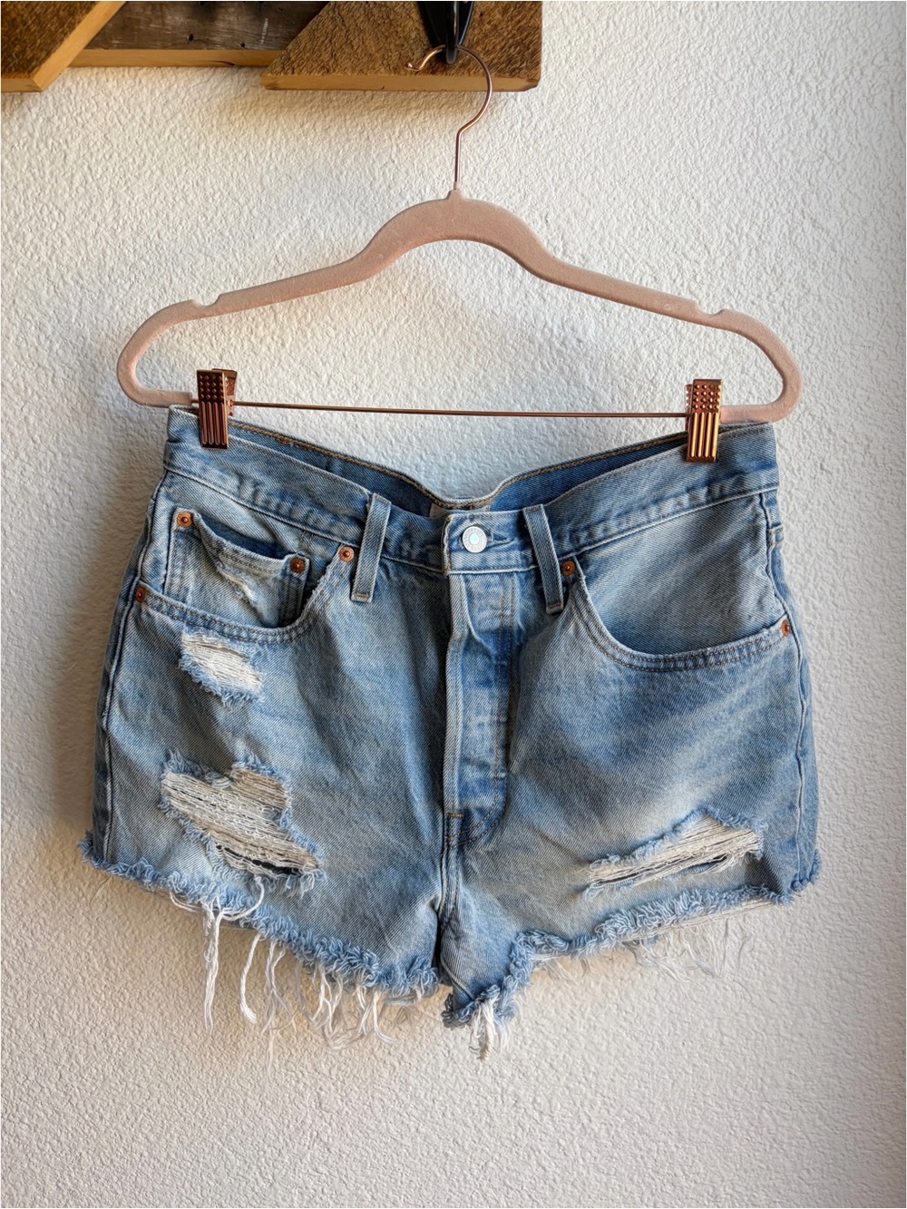 Levi’s 501 Distressed Cut Off Shorts 30 - Picture 2 of 7